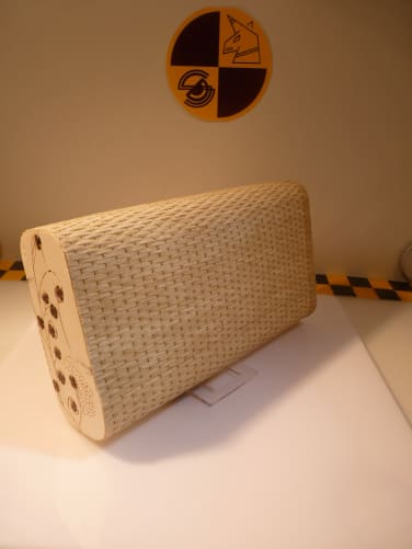 exemple de pochette recyclé avec ouverture magnétique et design épurer. 