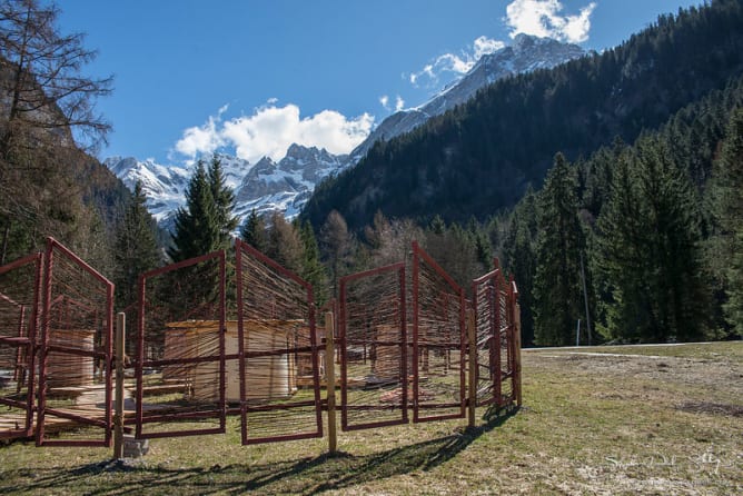 des bains l'on voit le cirque des Muverans