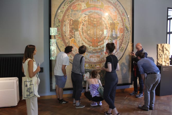 #-Suche im Museum Rietberg