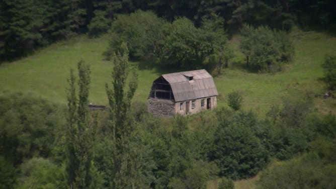 Houses in DIDI Mitarbi. Photo credit Elene Gabrichidze