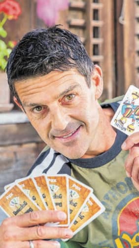 Roman Kilchsperger is a well know TV and Radioshow host, he will play the Swiss card game «Jass» with you. Thank you Roman, so cool!