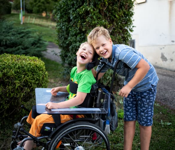 Julien et son frère jumeau