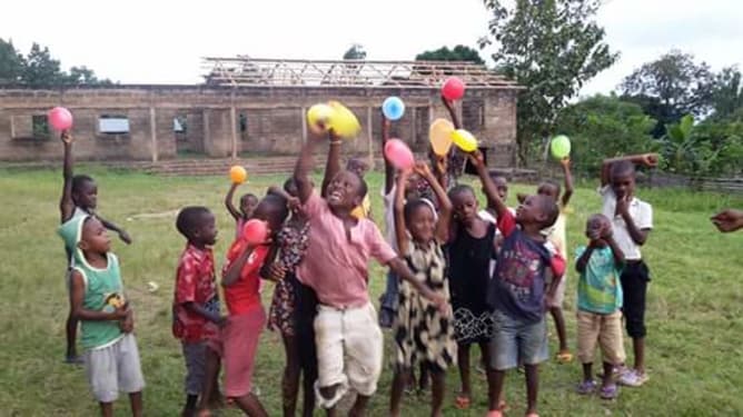 Activité avec les enfants du village