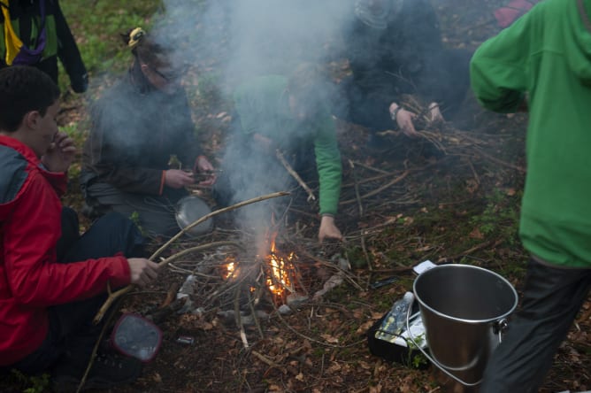 Pfadi ist.... selbst über dem Feuer Gourmetmenüs zu zaubern!