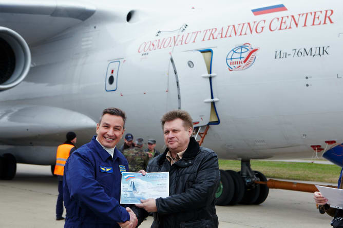 Avec le Cosmonaute Russe Youri Onufrienko, ancien Commandant de la Station Spatiale Internationale (ISS), avril 2016.