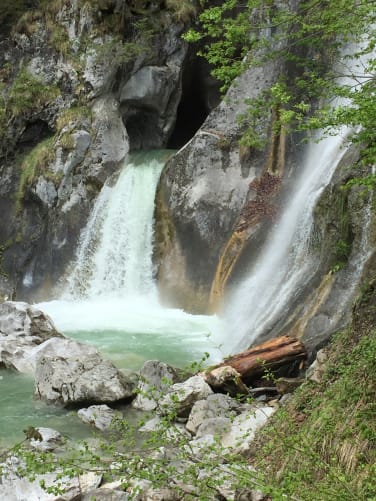 Wasserfall (Bademöglichkeit - sehr kalt)