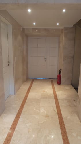 Corridor leading to the classroom