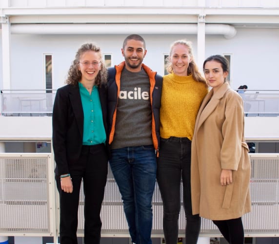 De gauche à droite : Bérénice, Chris, Marie et Yasmine