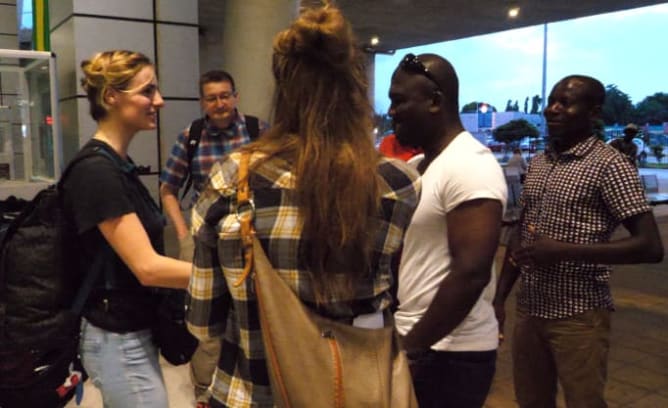 Accueil chaleureux par les Infirmiers togolais - Aéroport de Lomé