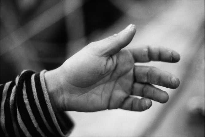 la navigation à l'ancienne forme le caractère... et les mains!