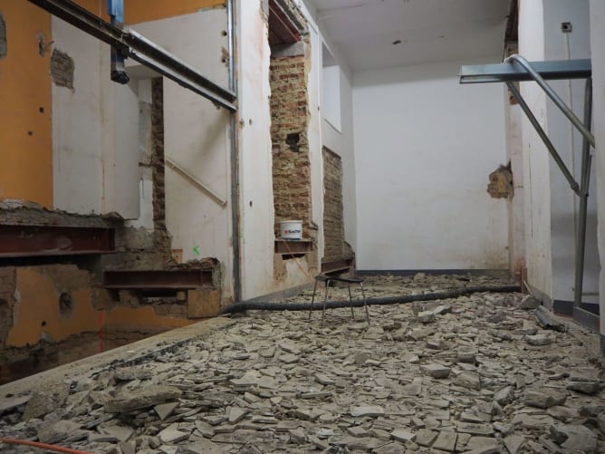 Bodenabbruch im Erdgeschoss / Demolition of the floor at the ground floor / Credit: Stephanie Letofsky, Sigmund Freud Privatstiftung