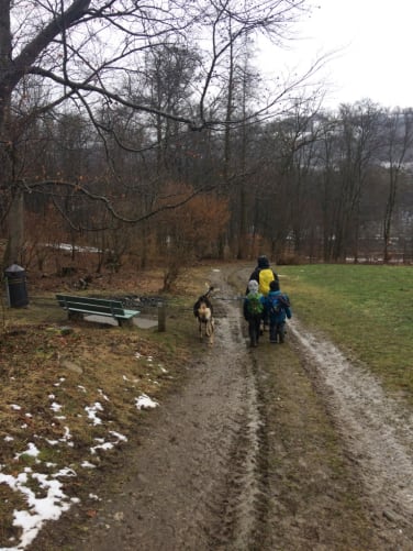 Matschspaziergang mit den Kitakindern