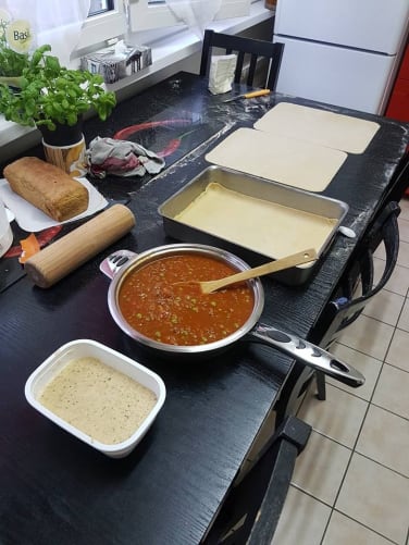 Préparation de lasagnes maison