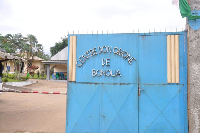 Entrée du centre Don Onrione à Bonoua