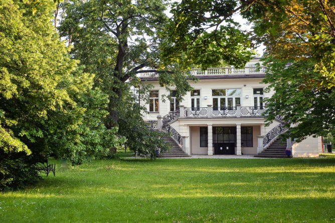 Nordeseite der Klimt Villa (Foto © Phototiller/Sophie Tiller)