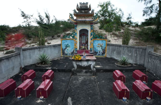 Tomb for 12 children of Diu, victim of Agent Orange