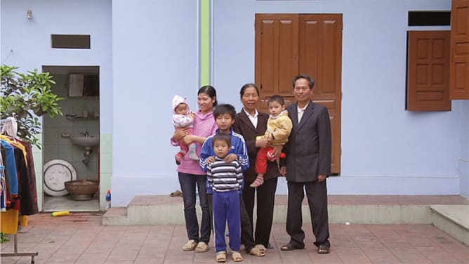 Family Phục Hưng and Chử Thị Thắng Thắng 