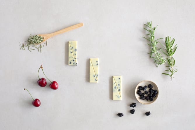 Hanami (white chocolate 36% made with Swiss milk and Swiss sugar, cherries and rosemary)