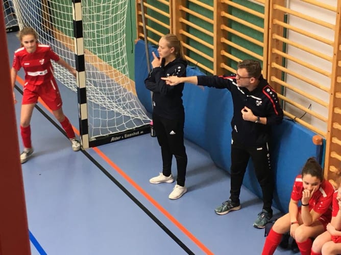 Trainerin und Trainer der U-15 im Element