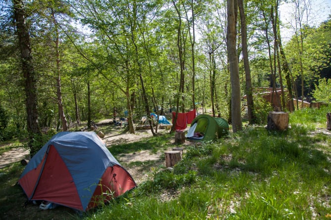 Camping in den Wäldern