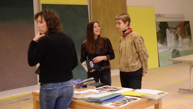 Johanna, Dimitra und Martina im Atelier. 