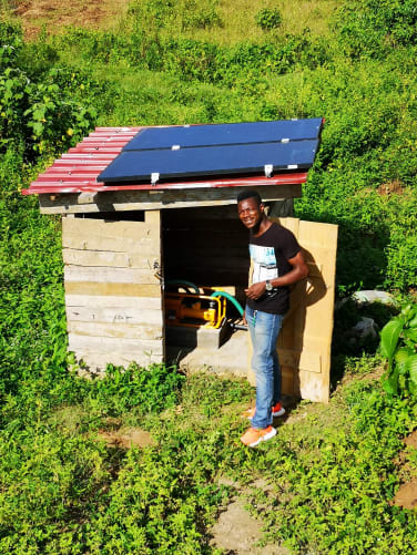 Die Solarpumpe wurde in Kamerun von Antenna installiert.