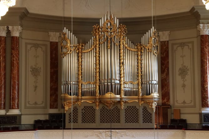 neuer Metzler-Orgel im Stadtcasino Basel