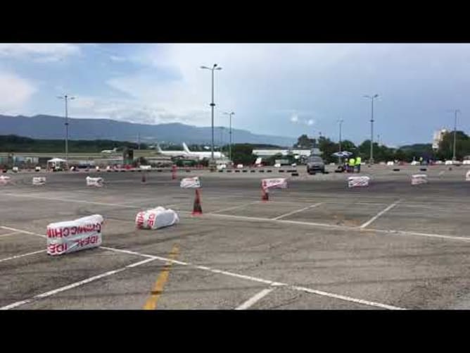 BMW 328i Touring au Slalom de Genève!