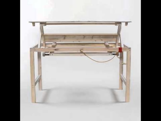 adjus.table - höhenverstellbarer Open Design Schreibtisch von Sebastian Zachl