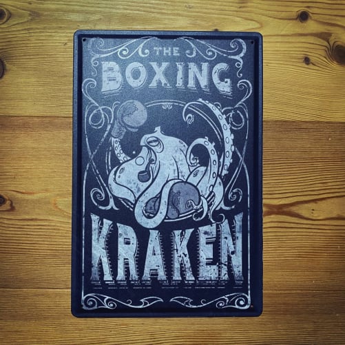 Blechschild THE BOXING KRAKEN (Teil der Prämie No. VII – Assistent)