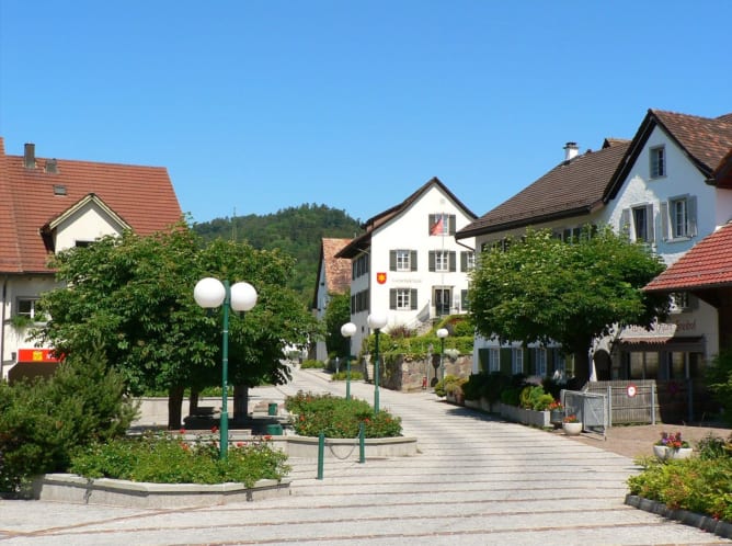 Ein Blick auf das Zentrum von Oetwil an der Limmat