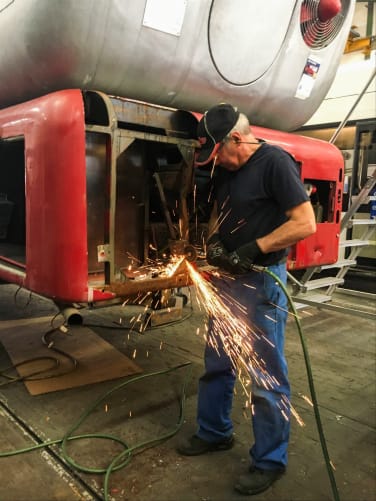 An der Carrosserie wird bereits eifrig gearbeitet.