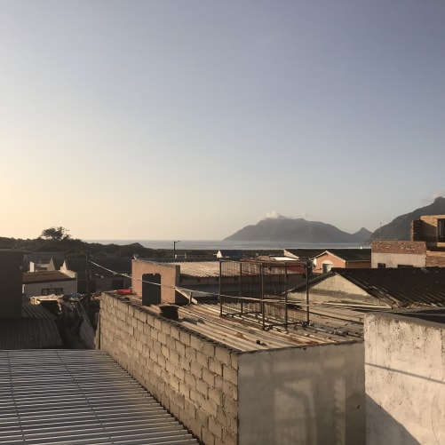 Ausblick aus dem oberen Stockwerk (nun sehen wir sogar auf das Meer)