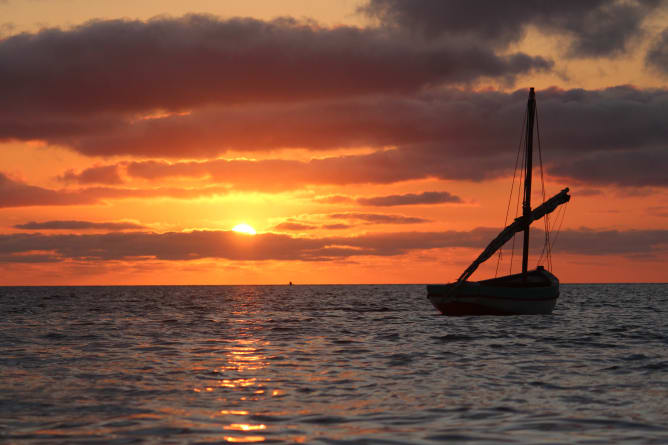 What a magnificent painting! The sunrise over the Indian Ocean is a memorable sight.