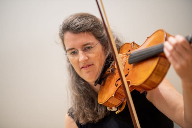 Martina Bischof, Viola. (Fotograf: Daniele Caminiti)