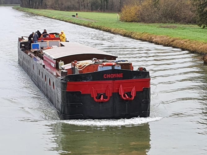 La péniche en navigation et décapotée !