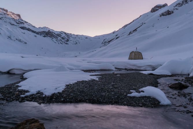 Sauna en haute montagne dans la neige (source:https://www.mobiba.ch/galerie/)