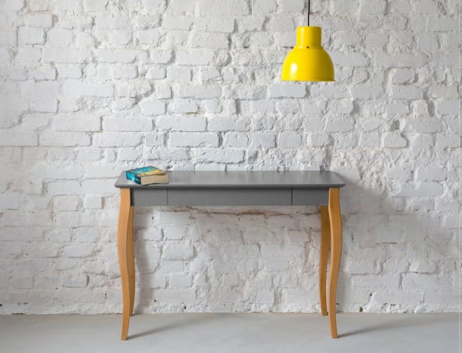 Schreibtisch Lillo, schlicht und elegant