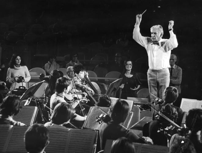 Leonard Bernstein und Orchester Pionier 