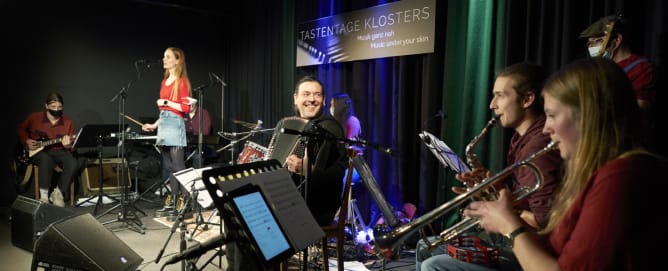 Kanti-s-wings mit Goran Kovačević, 4.4.2021, Kulturschuppen Klosters