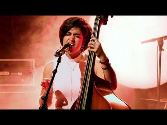 Jeanaine Jarret - When The Birds Fly (live)