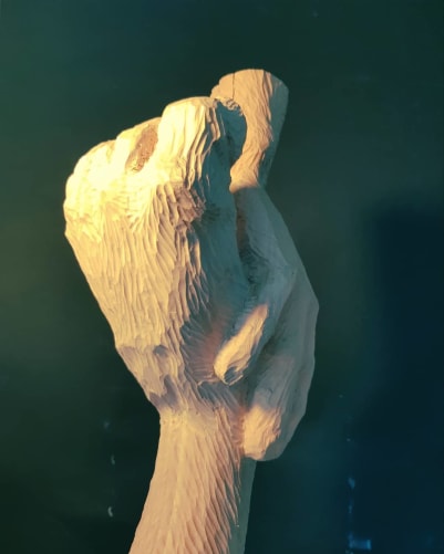 «Halt geben» meine erste Skulptur aus Holz