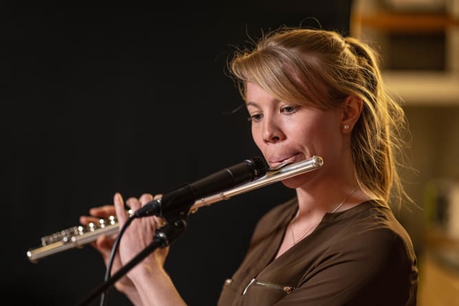 Élina Pittet (Saxophone, ukulélé et flûte)