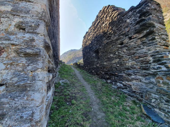 Schauplatz Burgruine Untervaz (Aussen)