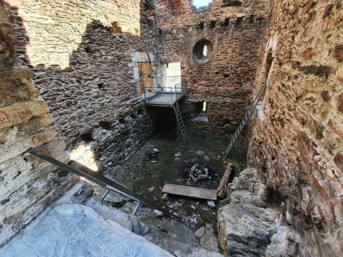 Schauplatz Burgruine Untervaz (Innen)