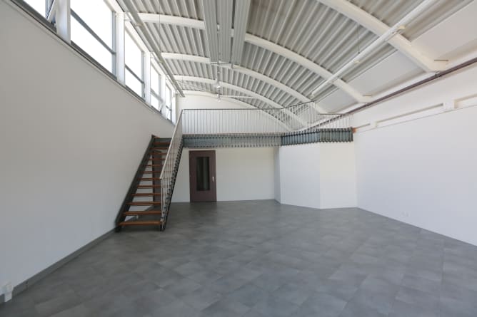 We fell in love with this premise: 134m2 of surface and up to 6m heigh ceilings enabling us to literally fly!