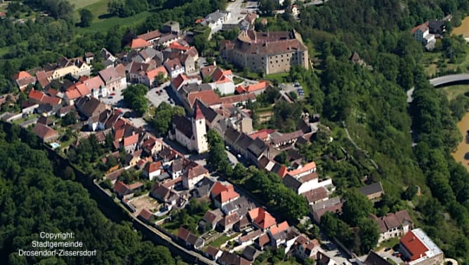 Drosendorf_aus_Adlersicht_(ganz_unten_rechts_«unser»_Turm)