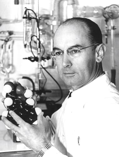 Albert Hoffman (1906-2008): swiss chemist who discovered LSD and synthetise Psilocybin