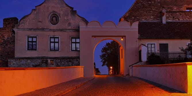 Das Raabser Tor am Abend (Copyright: /www.schloss-drosendorf.at)