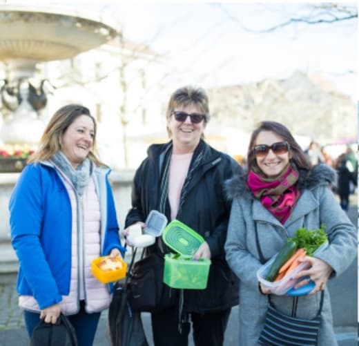 En utilisant un contenant réutilisable une fois par semaine pour emporter votre repas, vous évitez de produire environ 56 litres de déchets par an (source reCIRCLE) ! Le contenant réutilisable est donc un moyen facile et efficace pour réduire sa quantité de déchets ! 